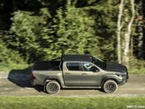 丰田海拉克斯皮卡全新升级：Hilux GR Sport运动版震撼亮相！