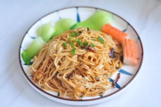 葱油面制作大揭秘：如何熬制香浓葱油与搭配美味面食