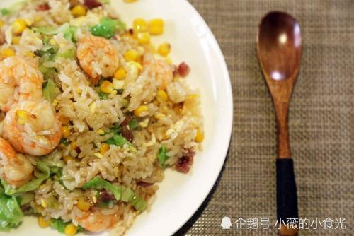 海鲜炒饭：家常美味，制作简单