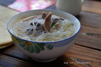 节瓜粉丝煲：一道美味佳肴，粉丝鲜美更入味！