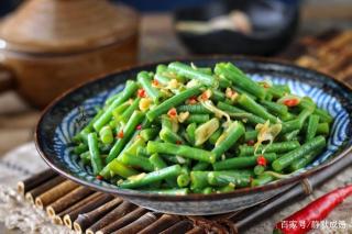 清爽夏日：凉拌豆角的简单做法与美味享受