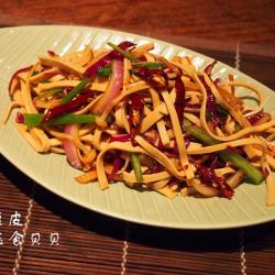 素火腿肠：以油豆腐皮为主料的美味佳肴