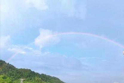 风雨过后总会有彩虹：勇敢面对生活中的挫折与困难